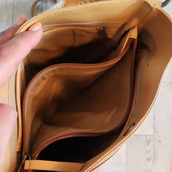 Tan Leather Shoulder Bag - Picture 11 of 12